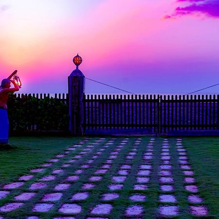 ホテル Calypso Sunset Iranawila エクステリア 写真