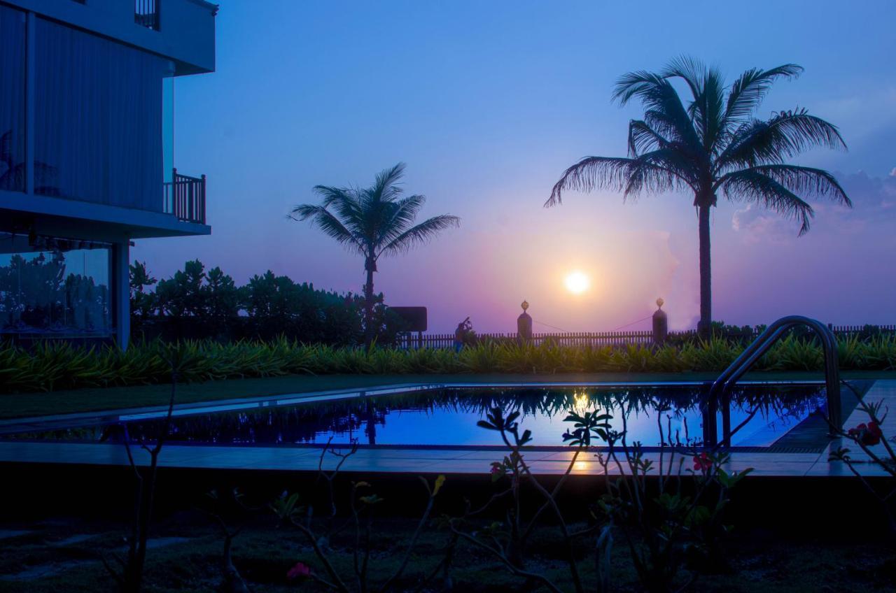 ホテル Calypso Sunset Iranawila エクステリア 写真
