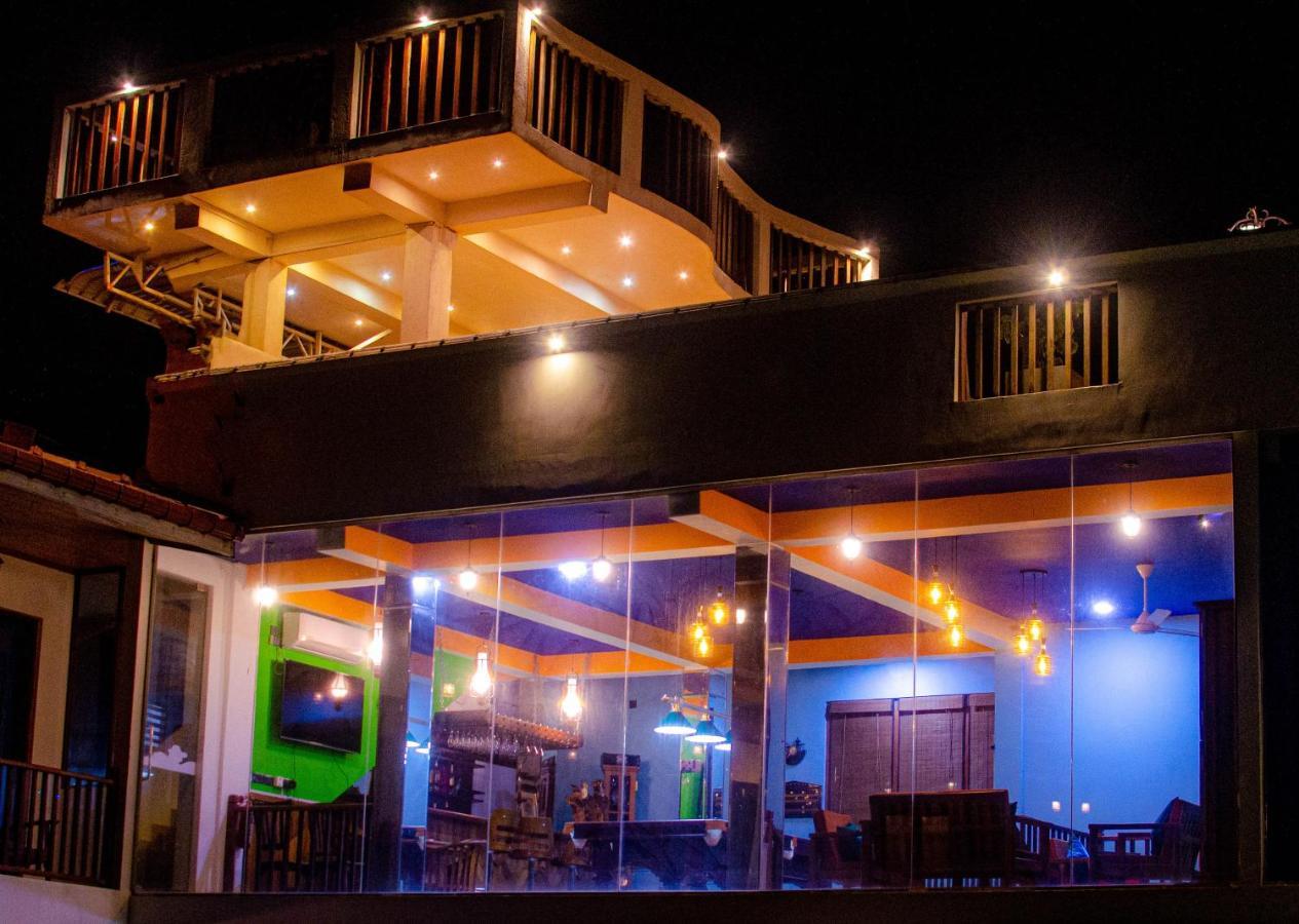 ホテル Calypso Sunset Iranawila エクステリア 写真