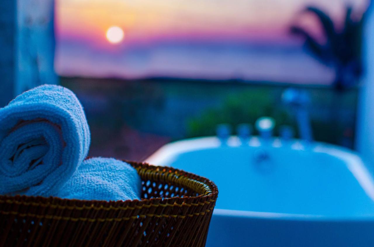 ホテル Calypso Sunset Iranawila エクステリア 写真