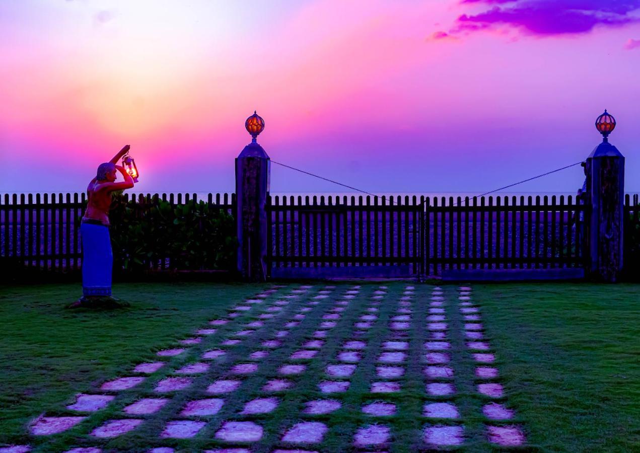 ホテル Calypso Sunset Iranawila エクステリア 写真
